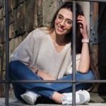Model Street Fotografie in Pullover